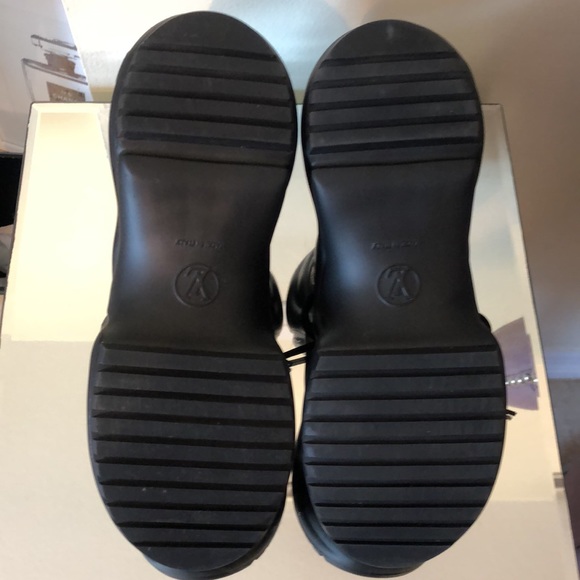 COPY - Louis Vuitton  Archlight sneakers 💕Super cute Mint condition 💅🏾 - Picture 4 of 16